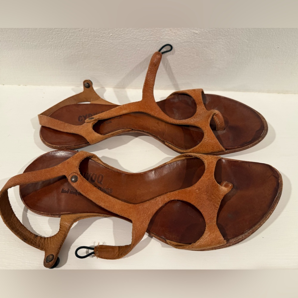 Gorgeous Handmade cydwoq vintage cedar leather sandal size 39.